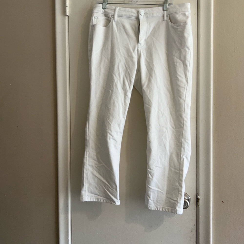 Vera Wang white cropped skinny jeans